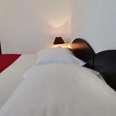 Bа́kish בית הארחה