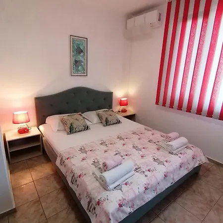 Bа́kish Guest house Obzor